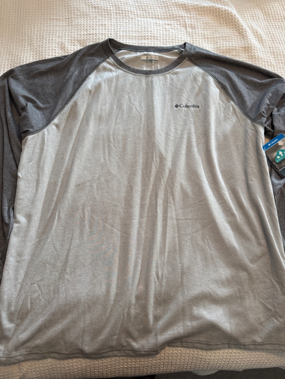 Columbia Men’s Long-Sleeve Raglan Shirt in Light Gray and Dark Gray